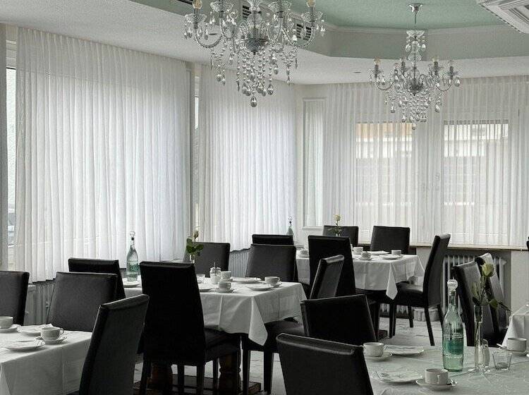 ホテル Frankfurter Hof 1834