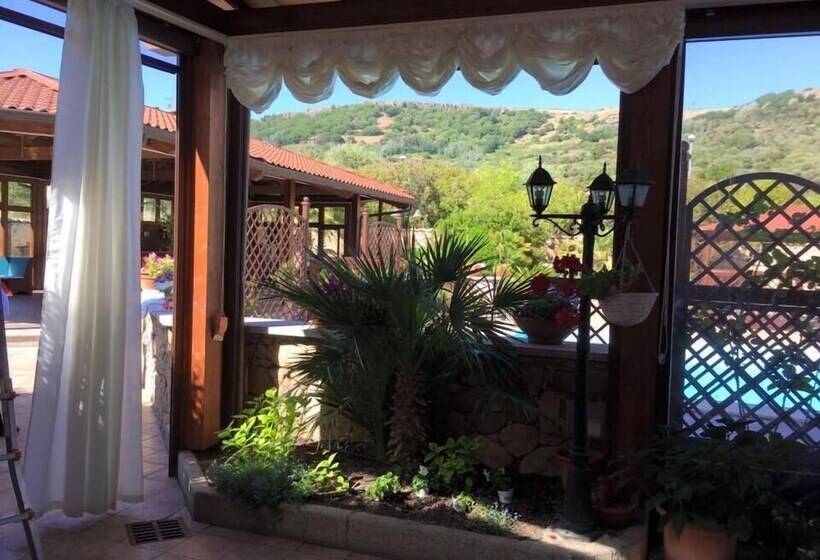 בית מלון כפרי Il Cavallino Rosso