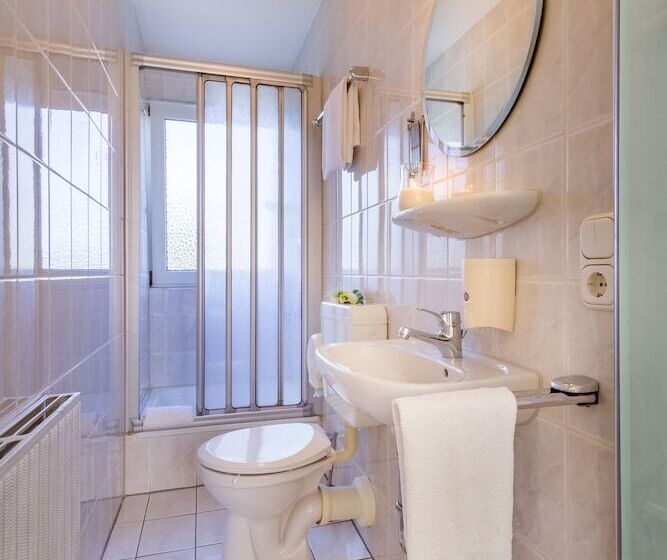 ホテル Kalenborner Hohe