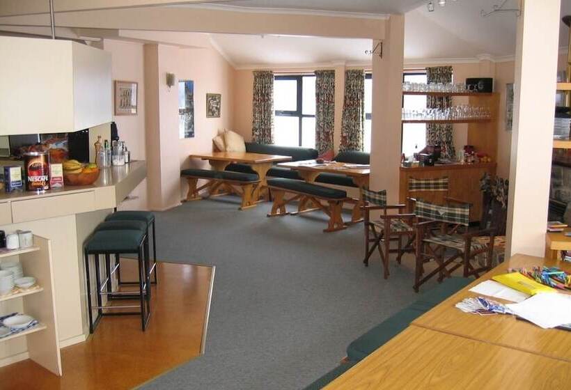 בית מלון כפרי Knockshannoch Ski Lodge