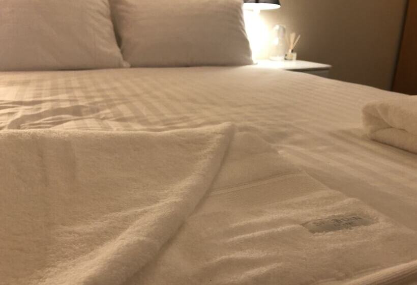 בית מלון כפרי Knockshannoch Ski Lodge