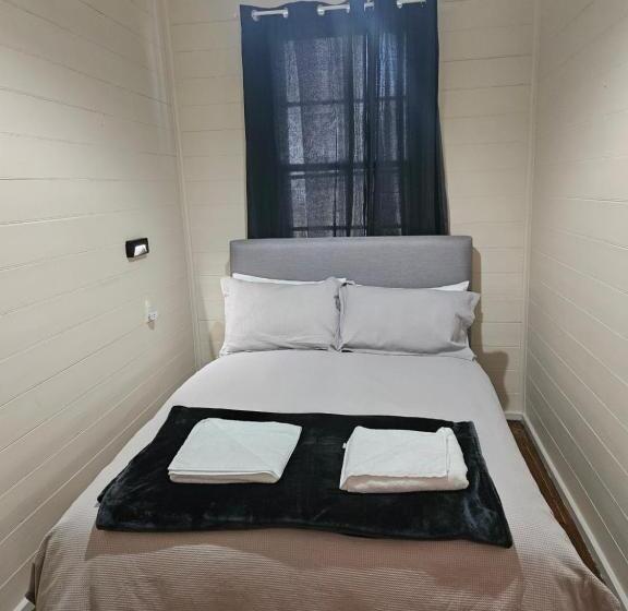 בית מלון כפרי Lake Leake Inn