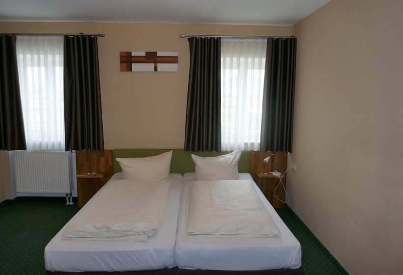 ホテル Landhaus Krone