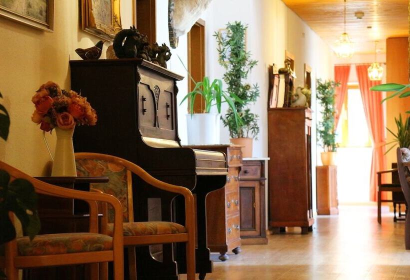 Отель Werneths Landgasthof Hirschen