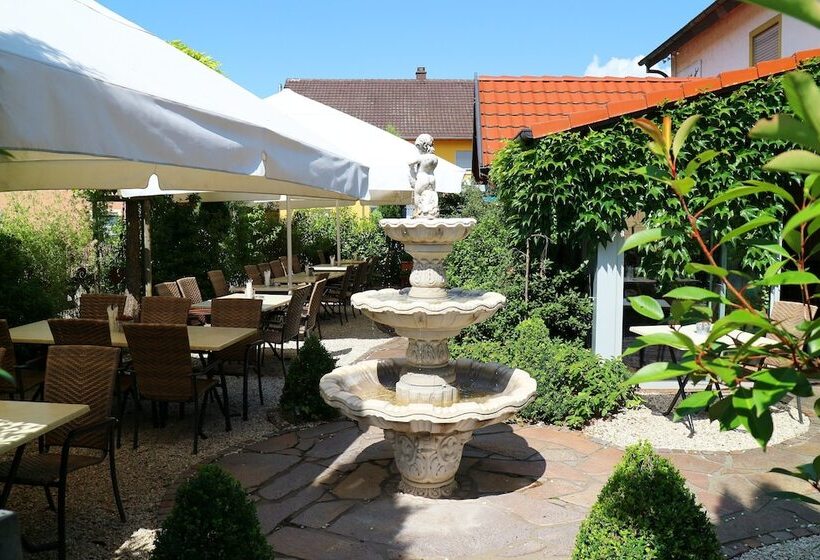 Отель Werneths Landgasthof Hirschen