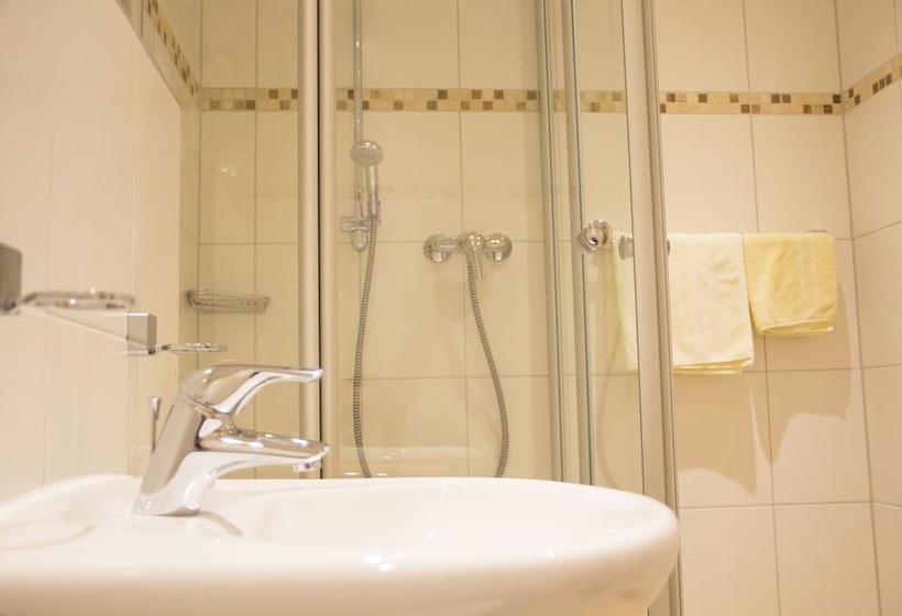 Отель Zur Neroburg