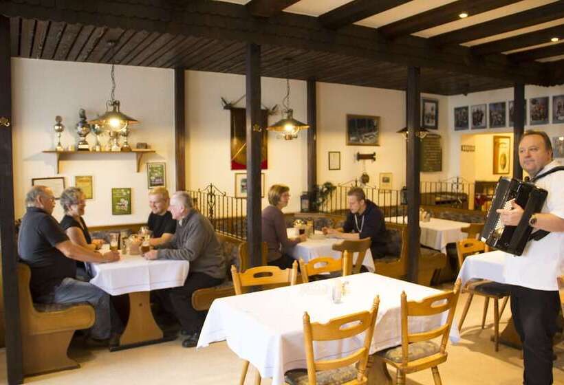 Отель Zur Neroburg