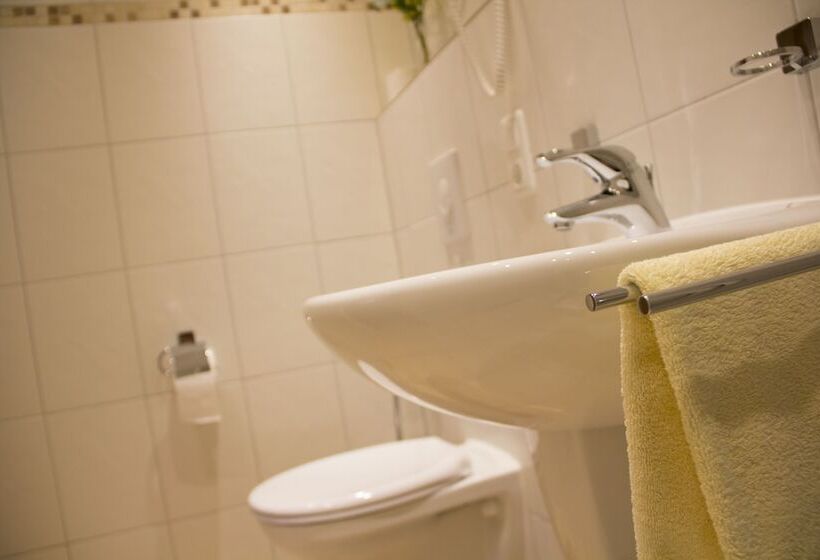 Отель Zur Neroburg