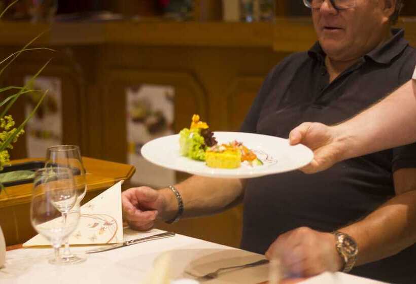 Отель Zur Neroburg