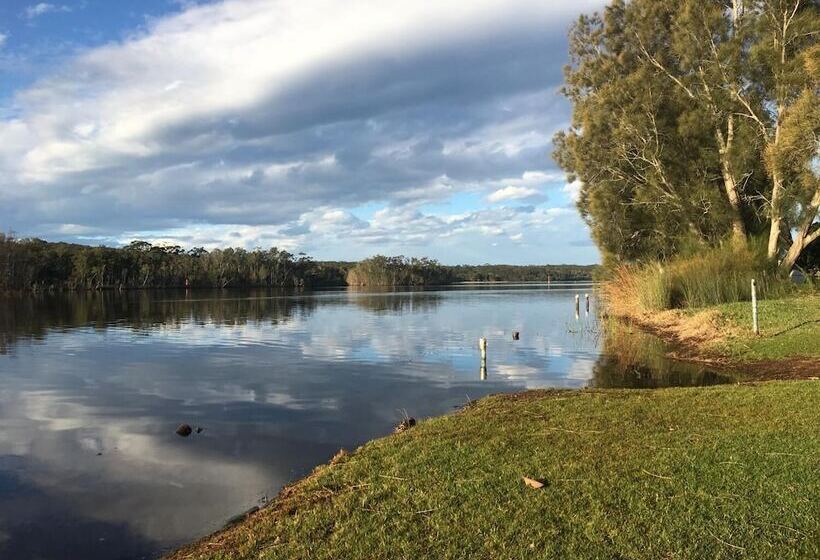 Lake Conjola Waterfront Holiday Park