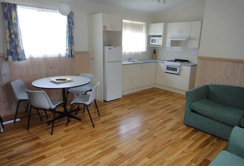 Lake Conjola Waterfront Holiday Park