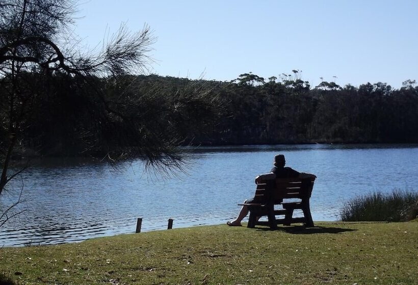 Lake Conjola Waterfront Holiday Park
