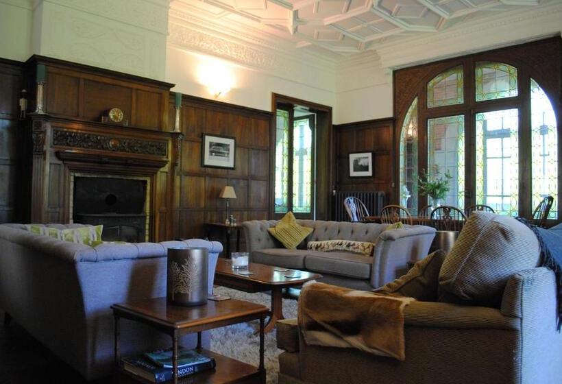 פנסיון Chateau Mezger