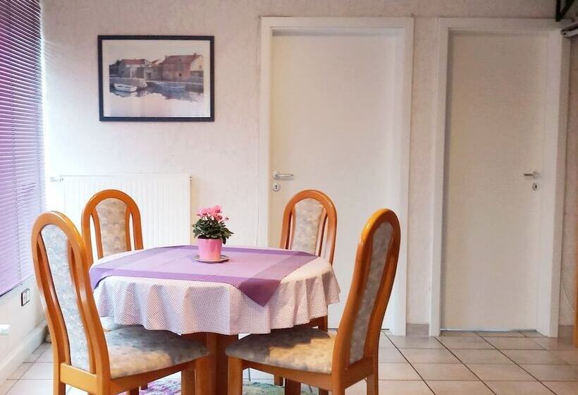 펜션 Ferienhaus & Nurdachhaus Rothaargebirge