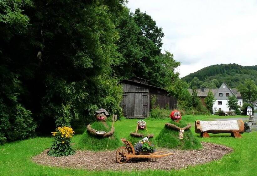 펜션 Ferienhaus & Nurdachhaus Rothaargebirge