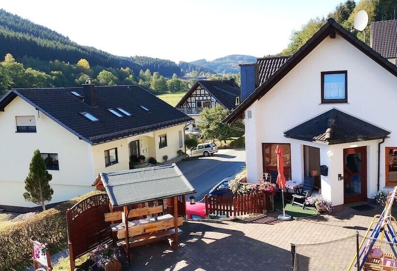 펜션 Ferienhaus & Nurdachhaus Rothaargebirge