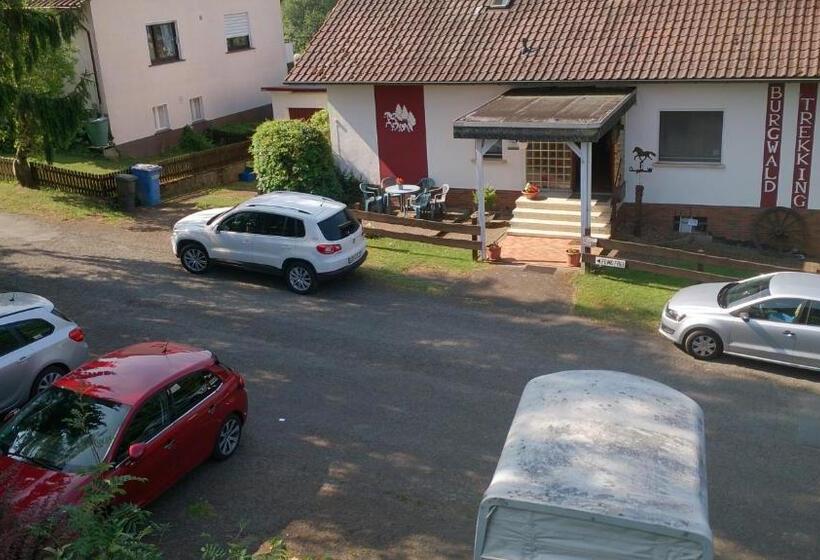 Пансион Gästehaus Burgwald Trekking