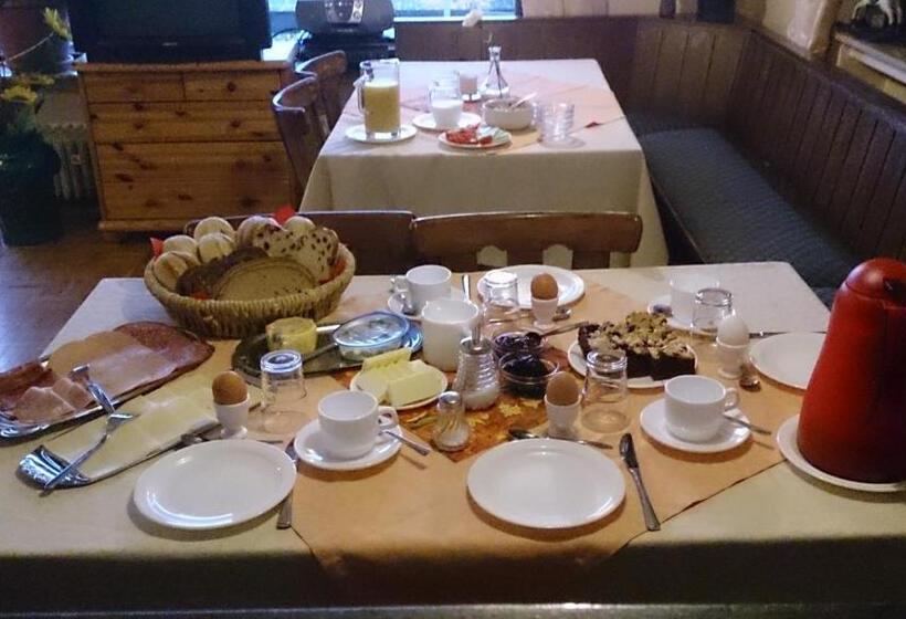 Пансион Gästehaus Burgwald Trekking