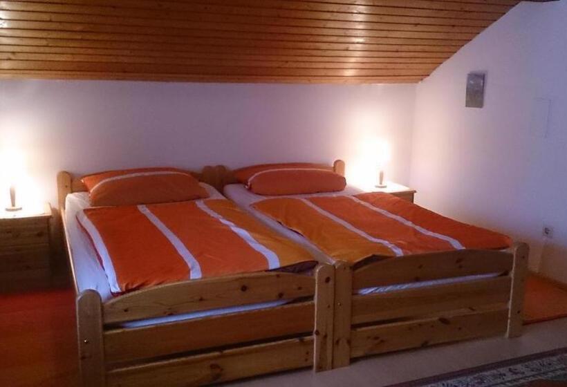 Пансион Gästehaus Burgwald Trekking