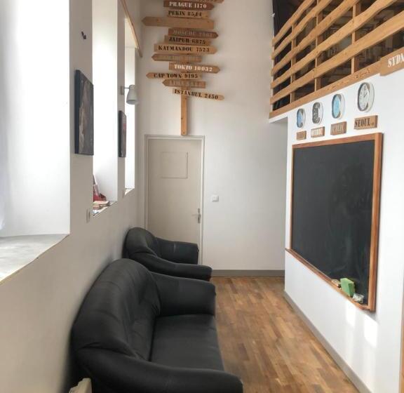 פנסיון L école Buissonnière