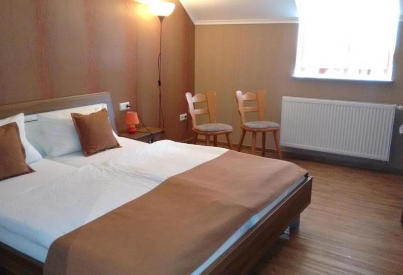 ペンション Landgasthaus Oberbillig