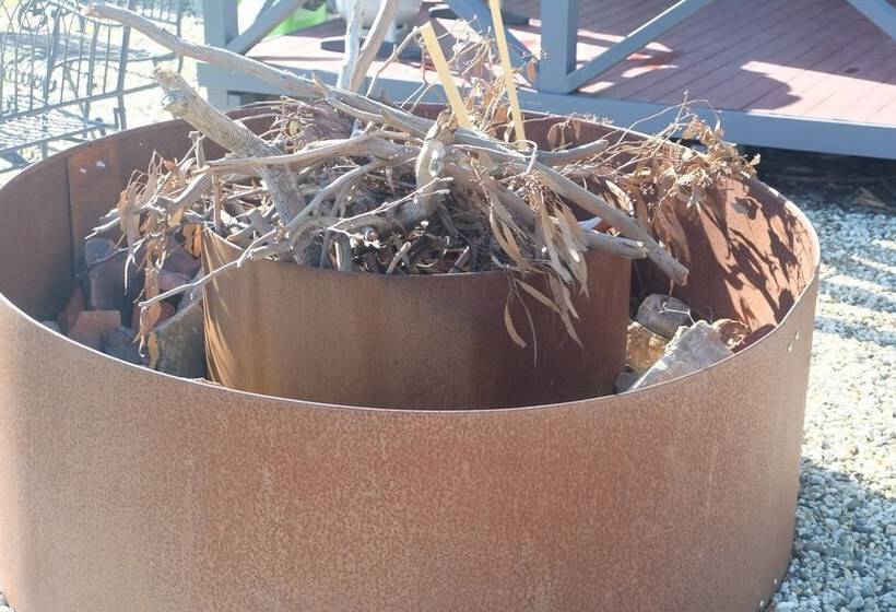 פנסיון Yea Cabin Bunkhouse