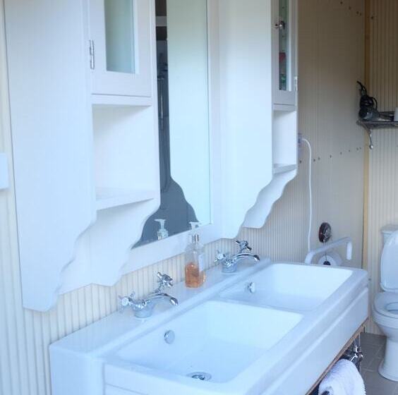 פנסיון Yea Cabin Bunkhouse