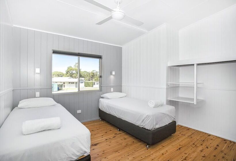 אתר נופש Lakeside Cabins & Holiday Village