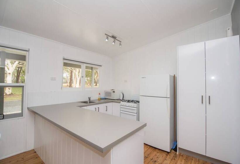 אתר נופש Lakeside Cabins & Holiday Village