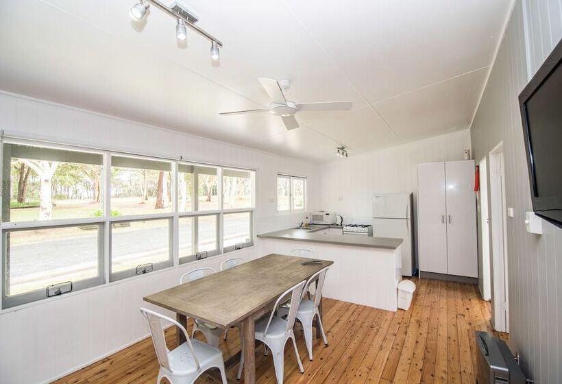 אתר נופש Lakeside Cabins & Holiday Village