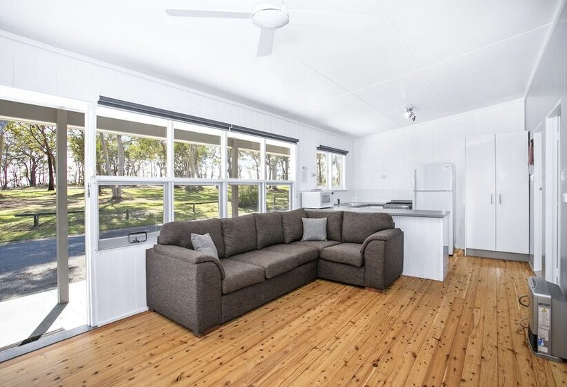 אתר נופש Lakeside Cabins & Holiday Village