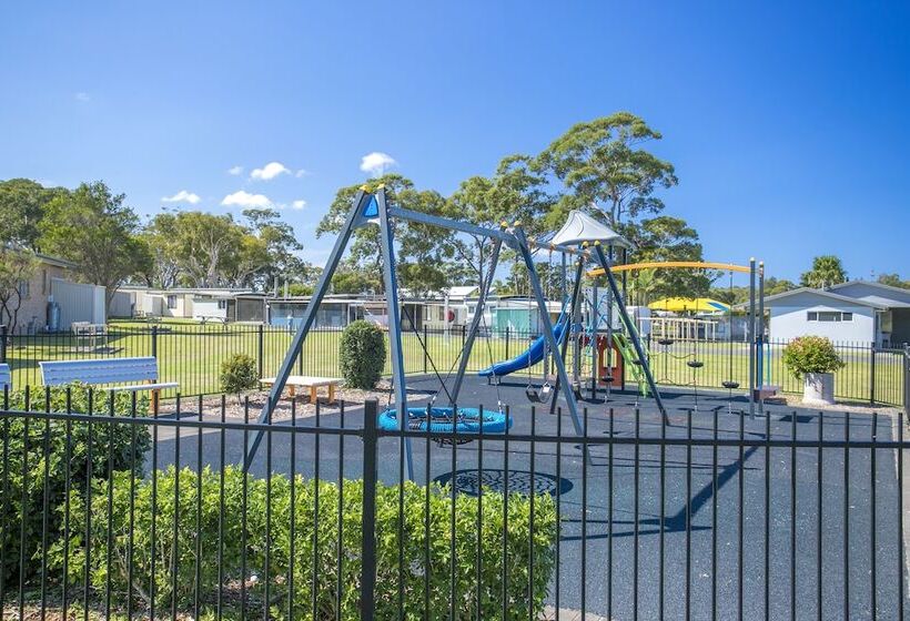 אתר נופש Lakeside Cabins & Holiday Village