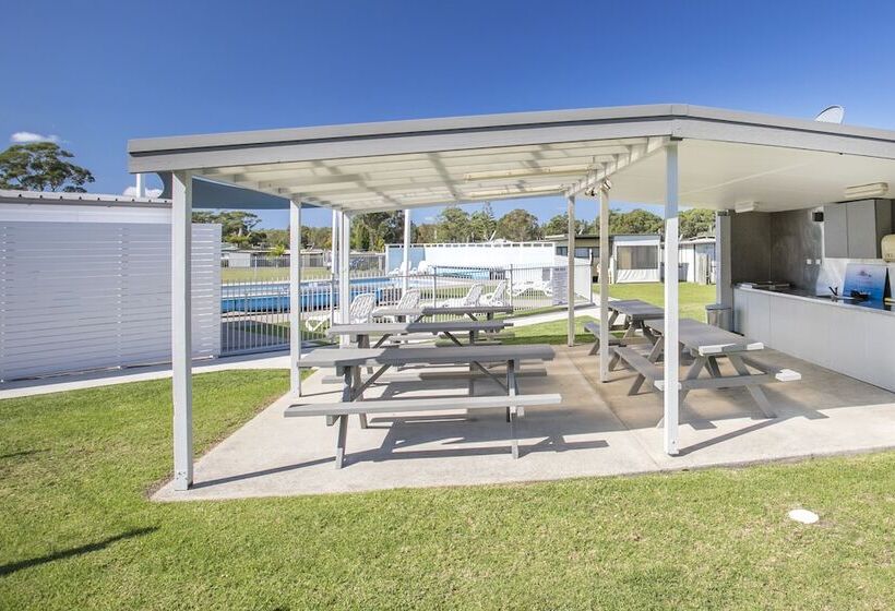 אתר נופש Lakeside Cabins & Holiday Village