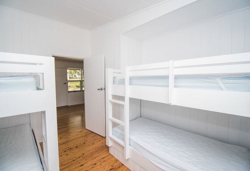 אתר נופש Lakeside Cabins & Holiday Village