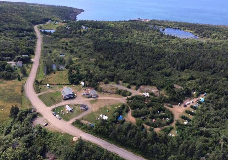 Whale Cove Inn