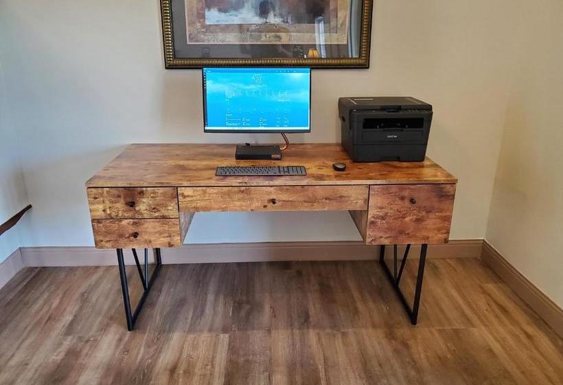 Estherville Hotel & Suites