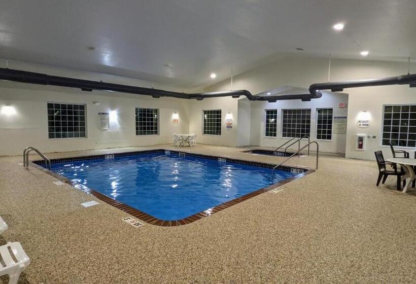 Estherville Hotel & Suites