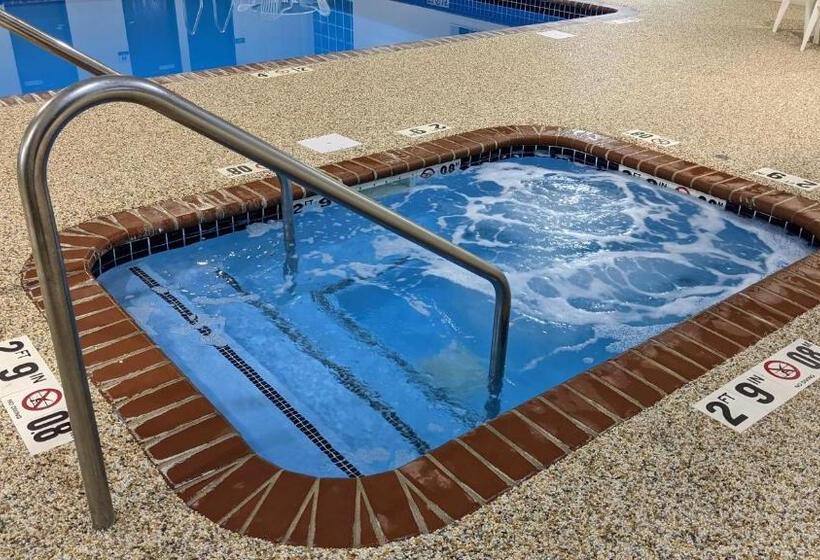 Estherville Hotel & Suites