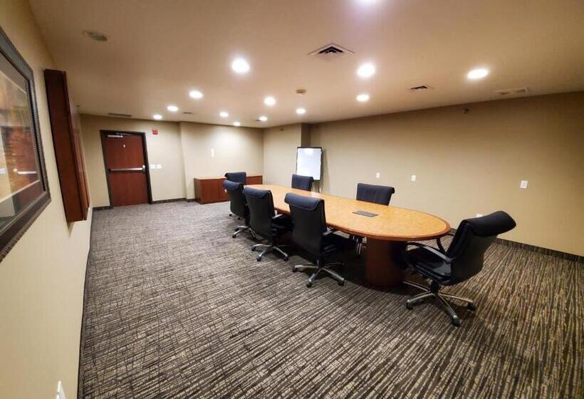 Estherville Hotel & Suites