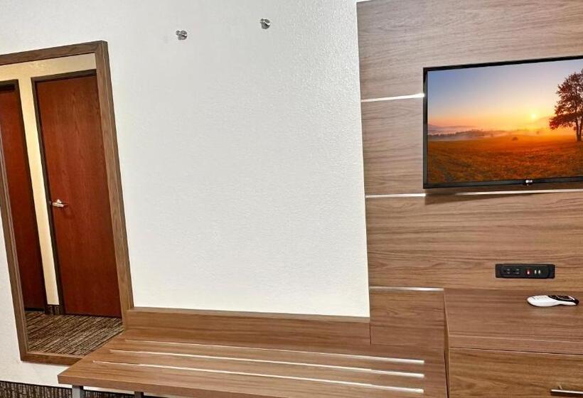 Estherville Hotel & Suites