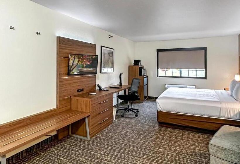 Estherville Hotel & Suites