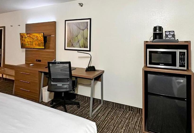 Estherville Hotel & Suites