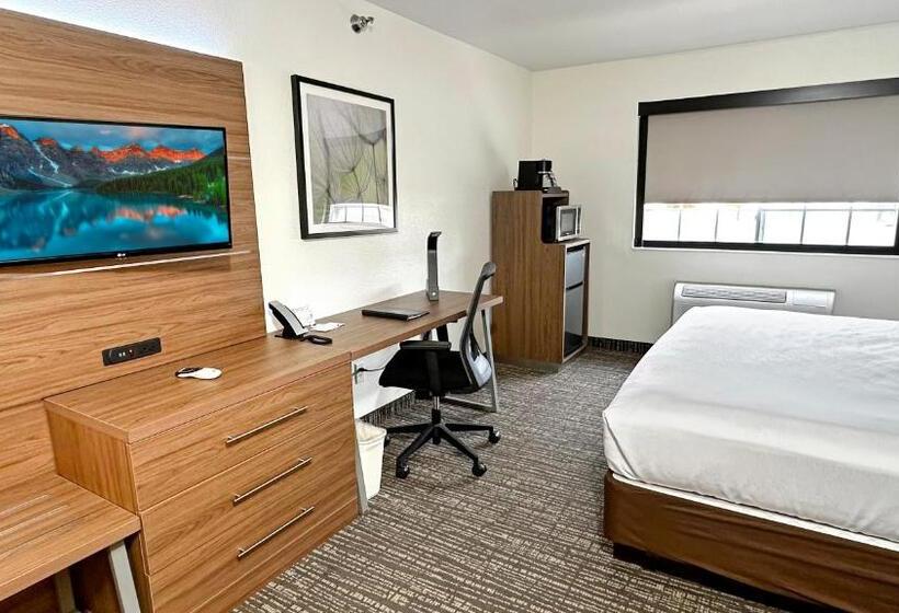 Estherville Hotel & Suites