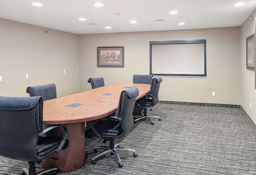 Estherville Hotel & Suites