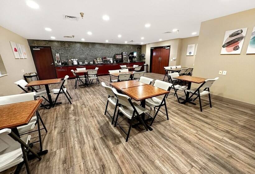 Estherville Hotel & Suites