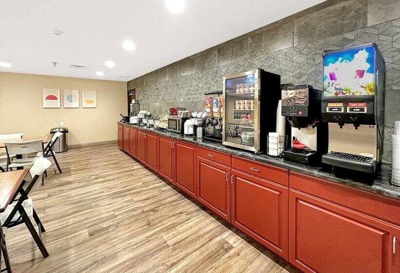 Estherville Hotel & Suites