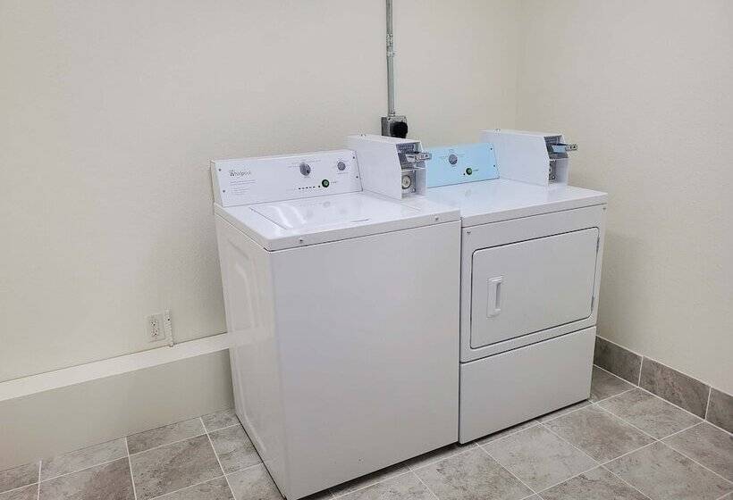 Estherville Hotel & Suites