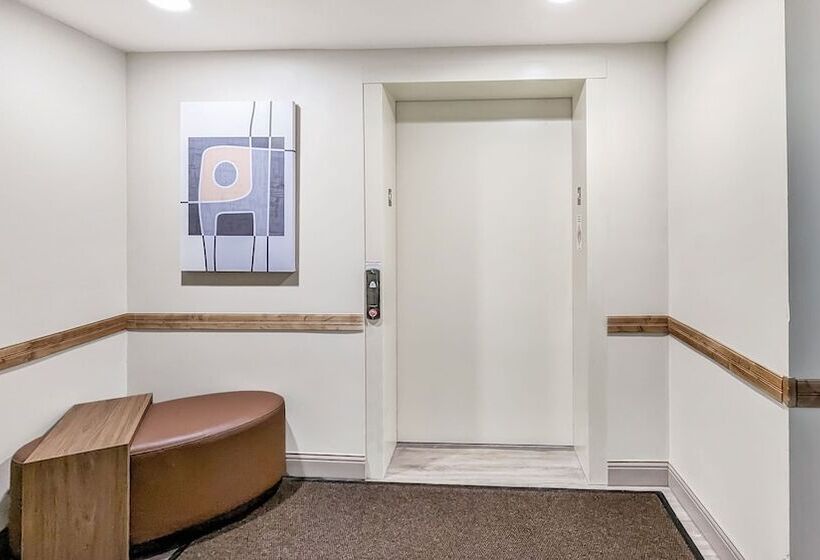 Estherville Hotel & Suites