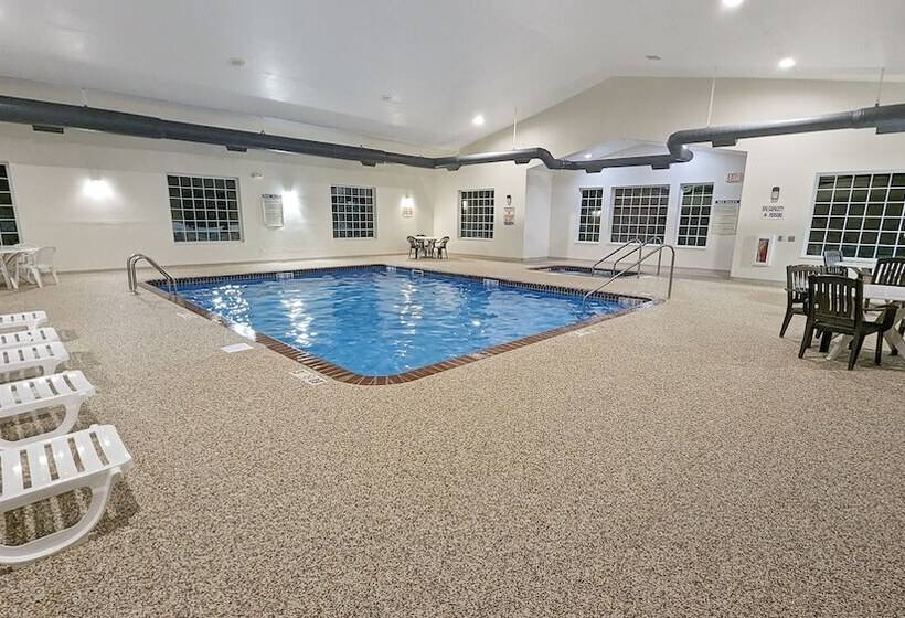 Estherville Hotel & Suites