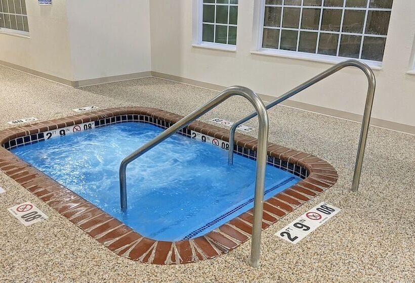 Estherville Hotel & Suites